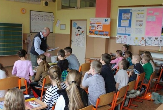Урок в государственной школе небольшого села Нитрьянске Рудно